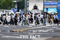 '최고기온 33도' 아지랑이 피어난 도심 [TF사진관]