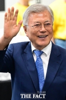  '훈민정음 넥타이'맨 문재인 '한국에서 가장 좋은 책 시상식' 참석 [TF사진관]