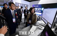  AI 법률가 서비스 살펴보는 노태악 대법관 [TF사진관]