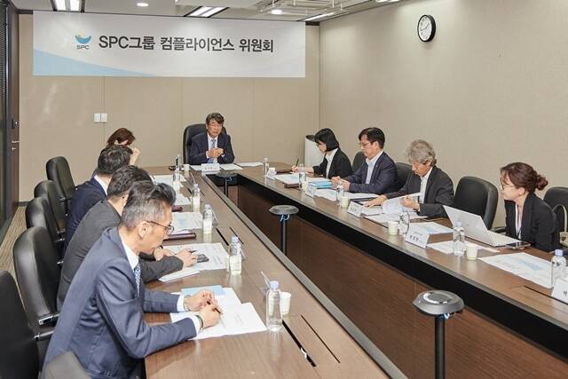 지난 16일 서울 양재동 SPC1945 사옥에서 SPC 컴플라이언스 위원회가 발족식을 갖고 첫 회의를 진행하고 있다. /SPC그룹