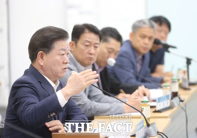 박승원 광명시장이 ‘신안산선 붕괴사고 현장 복구공사 현안 간담회’에서 발언하고 있다./광명시