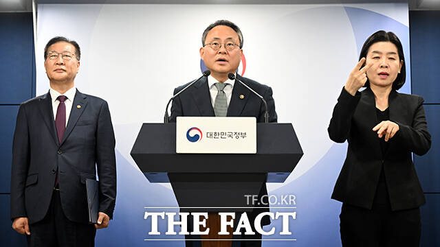 행정안전부는 10조 9352억 원 규모의 새정부 추가경정예산안이 국무회의를 통과했다고 19일 밝혔다./임영무 기자