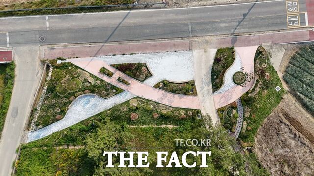 대동면 팽나무숲 주변에 조성된 실외 공원 전경. /함평군