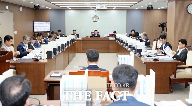 충남도의회 예산결산특별위원회는 19일 충남도가 제출한 2024 회계연도 결산안과 기금 결산, 예비비 지출승인안을 심사하고 이를 원안대로 의결했다. /충남도의회