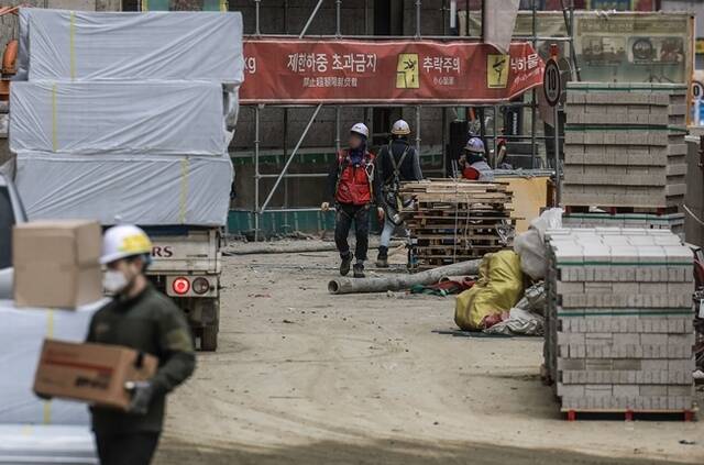 19일 대한건설정책연구원에 따르면 올해 4월까지 건설기성이 전년 대비 21% 감소했다. /뉴시스
