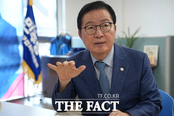 장종태 더불어민주당 의원(대전 서구 갑)이 16일 <더팩트>와 인터뷰하고 있는 모습. /정예준 기자