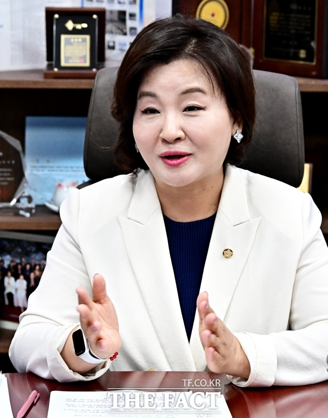 경기 성남을 지역구로 둔 이 의원은 성남의료원에 대해 시민들에게 큰 의미가 있는 병원이라고 설명했다. 그는 이재명 대통령이 정치를 시작하게 된 계기이기도 한 성남의료원은 시민들의 염원이 담긴 상징적인 공간이라고 강조했다. /배정한 기자
