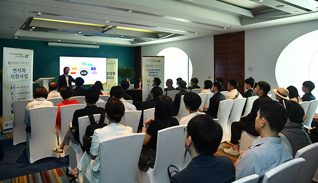 17일 UAE에서 열린 중동 문화 및 비즈니스 이해를 위한 세미나에서 수출업체들이 강연을 듣고 있는 모습. /공동취재단