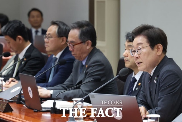 이재명 대통령이 19일 서울 용산구 대통령실 청사에서 열린 국무회의에서 발언하고 있다. /뉴시스