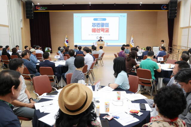 19일 열린 광양시 주민참여예산학교에서 정인화 광양시장이 주민참여예산 관련 발언을 하고 있다./광양시