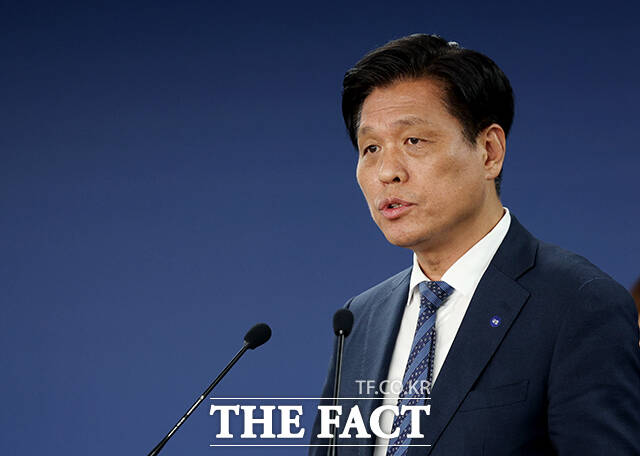 조승래 국정기획위원회 대변인은 20일 오후 서울 종로구 정부서울청사 창성동 별관에서 진행된 국정기획위 정례브리핑에서 야당에서 우리가 마치 점령군 행세를 한다느니 이런 비판을 하고 있다며 길들이기나 군기 잡기가 아니다라고 반박했다. /임영무 기자