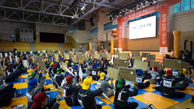 한화오션은 지난 19일 경남 거제 사업장에서 외국인 노동자 대상 글로벌 오션! 한글 안전 골든벨을 개최했다. /한화오션