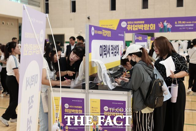 당진시는 19일 국민체육센터 다목적체육관에서 2025 당진시 여성 맞춤형 취업박람회를 개최했다. /당진시