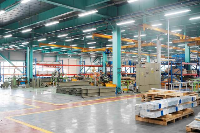 대한전선 당진공장에서 작업 중이던 하청업체 노동자가 구조물에 깔려 숨진 사고가 발생해 경찰과 고용노동부가 수사에 나섰다. /대한전선