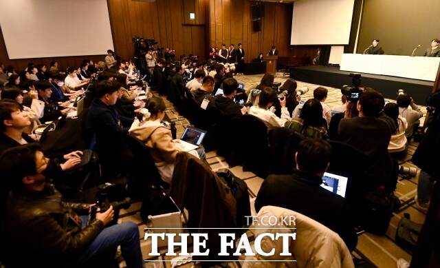 폭로→ 반박→ 재반박→당사자들 부인. 사진은 지난 3월31일 오후 서울 마포구 상암 스탠포드호텔에서 열린 故 김새론(사진 위)과 미성년자 시절 교제 의혹에 대한 김수현 측 반박 기자회견 당시 모습. /서예원 기자