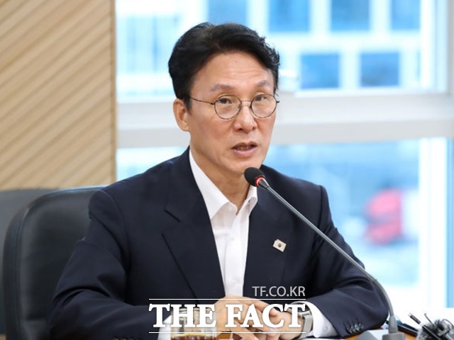 김민석 국무총리 후보자는 20일 대구 수성알파시티에서 열린 인공지능 산업 발전 경청 간담회에 참석해 업계인들과 의견을 교환했다. /뉴시스