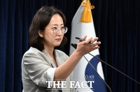  질문 받는 장윤정 부대변인 [포토]