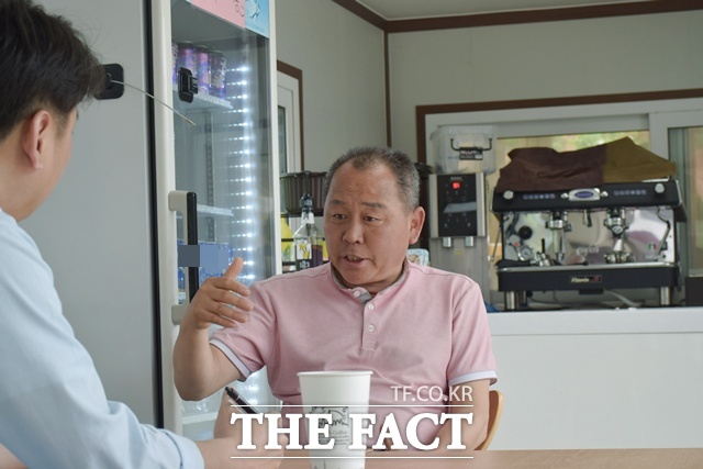 박 계장은 정부가 기후 변화에 맞는 현실적인 정책을 발굴해주고 문화와 복지 인프라를 늘려야 어촌이 산다. 어려운 어촌을 중심으로 귀어인들이 잘 정착할 수 있도록 지속적인 멘토를 지원하는 것도 정부나 지자체가 고려해볼 필요가 있다고 강조했다. /이철영 기자