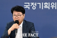  기자간담회 모두발언 하는 이한주 위원장 [포토]