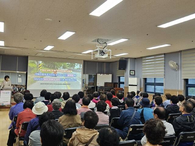 광양시가 전동보조기기 이용자들을 대상으로 안전교육을 실시하고 있다./광양시