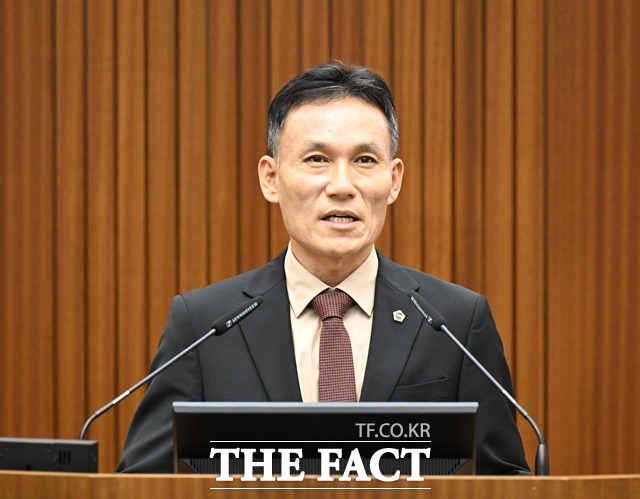 윤지성 의원이 23일 제98회 정례회 제2차 본회의에서 5분 자유발언을 하고 있다. /세종시의회