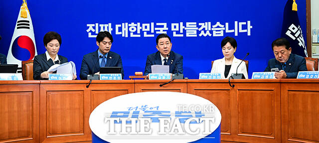이날 김병기 대표 직무대행이 중동전쟁 확전 양상을 두고 우려를 표하고 있다.