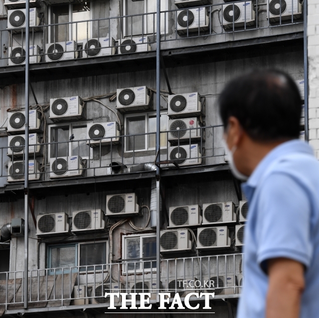 벽걸이형 에어컨 5개의 품질을 비교한 결과, 냉방속도·온도편차 등 주요 성능과 가격·에너지비용에 차이 있는 것으로 나타났다./더팩트DB