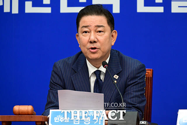김병기 더불어민주당 대표 직무대행 겸 원내대표가 23일 오전 서울 여의도 국회에서 열린 최고위원회의에 참석해 모두발언하고 있다. /국회=남윤호 기자