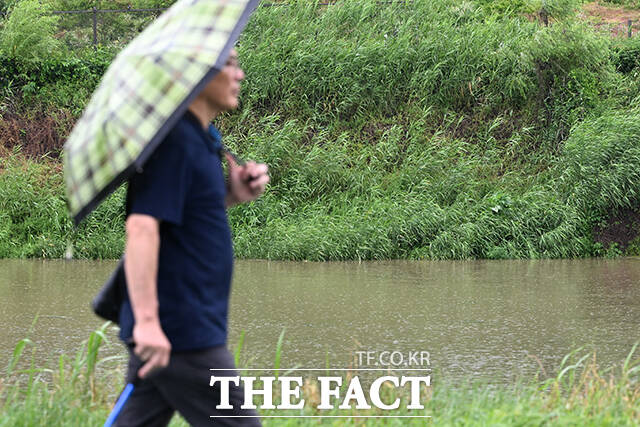 기상청에 따르면 23일 오전부터 전남권과 경남권에 비가 시작돼 전북과 경북권 남부, 낮부터는 경기남부와 강원 중·남부내륙, 충청권, 경북북부로 확대되겠다. /서예원 기자