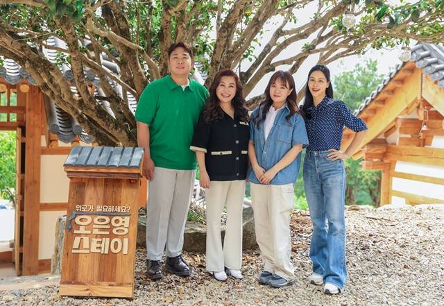 방송인 문세윤 오은영, 이소진 PD, 배우 고소영(왼쪽부터)이 23일 오전 11시 온라인으로 진행된 MBN 새 예능프로그램 오은영 스테이 제작발표회에 참석했다. /MBN