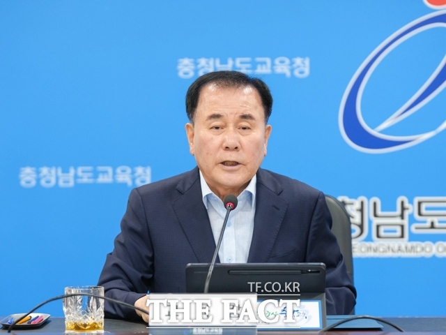 김지철 충남도교육감이 23일 도교육청 상황실에서 열린 주간 업무보고를 주재하고 있다. /충남도교육청