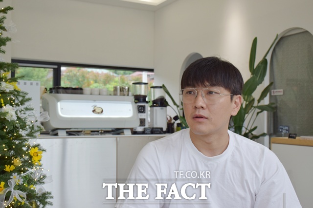 서울에서 나고 자란 문준호 씨는 아버지의 고향인 전남 구례로 내려왔다. 그는 임야에 고사리 등을 심고 수확하는 농부가 됐다. 지난달 22일 만난 문 씨는 막상 내려와 보니 실망이 컸죠. 지방소멸이라는 말이 그제야 실감이 났습니다라고 말했다. /구례=이철영 기자