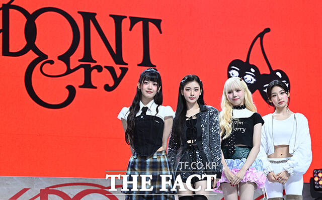 피네이션 신예 걸그룹 Baby DONT Cry(베이비돈크라이)의 쿠미와 이현, 미아, 베니(왼쪽부터)가 23일 오후 서울 용산구 블루스퀘어 SOL트래블홀에서 열린 데뷔 싱글 앨범 에프 걸(F Girl) 발매 기념 쇼케이스에 참석해 포즈를 취하고 있다. /서예원 기자