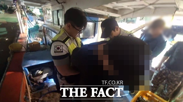 사천해양경찰서 50대 A 씨를 야간선박침입 및 절도 혐의로 검거했다./사천해양경찰서