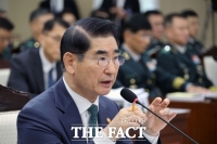  김용현 구속영장 심문 25일로 연기…변호인 재판부에 고성