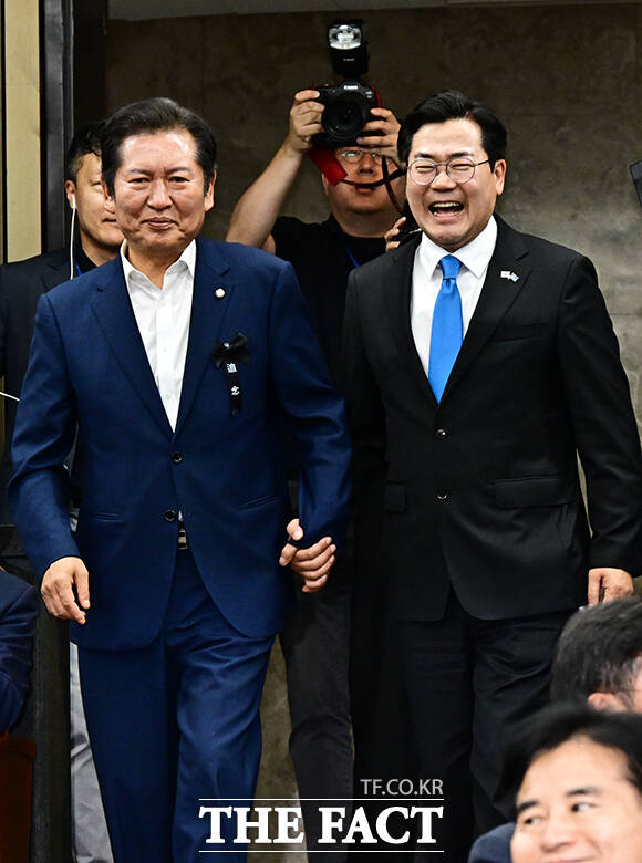 손 꼭 잡은 당대표 후보자들.