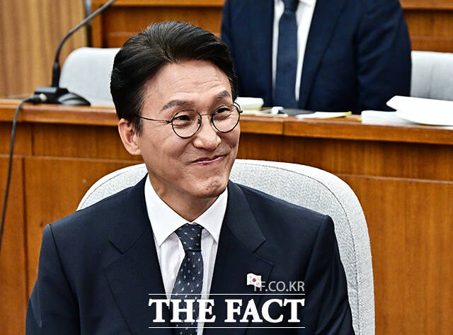 밝은 미소 짓는 김민석 후보자.