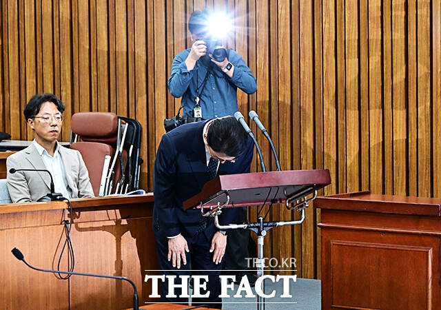 모두발언 마친 뒤 인사하는 김민석 국무총리 후보자.