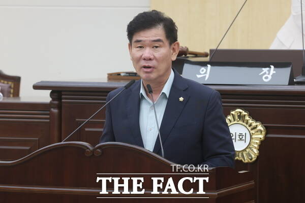 강정규 동구의원이 24일 열린 제286회 정례회 제2차 본회의에서 건의안 제안 설명을 하고 있는 모습./대전 동구의회