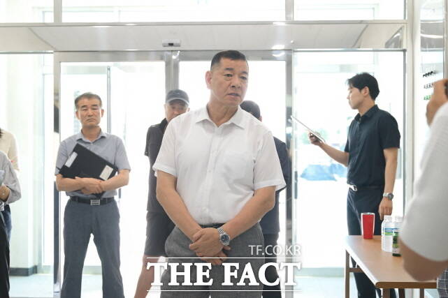 최원철 공주시장이 23일 민선8기 3년 관내 주요 사업장을 현장방문하고 있다. /공주시