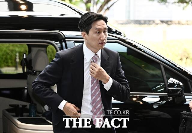 정기선 HD현대 수석부회장이 지난해 10월 서울 용산구 그랜드 하얏트 서울에서 열린 제2회 한미일 경제대화에 참석하기 위해 이동하는 모습. /박헌우 기자