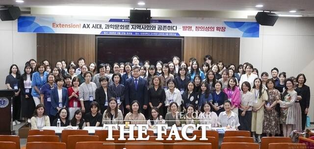 한국창의력교육학회가 주관한 AX시대, 과학문화로 지역사회와 공존하다 주제의 춘계 학술대회가 지난 21일 인천대 송도캠퍼스 교수회관 대회의실에서 열렸다. /한국창의력교육학회