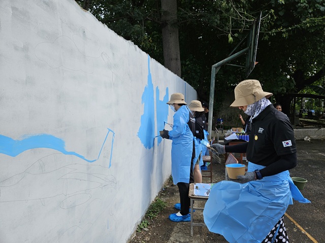 한국항공우주산업(KAI)은 사회공헌활동의 일환으로 인도네시아 자카르타 학교 재건 봉사활동을 실시한다고 24일 밝혔다. /KAI