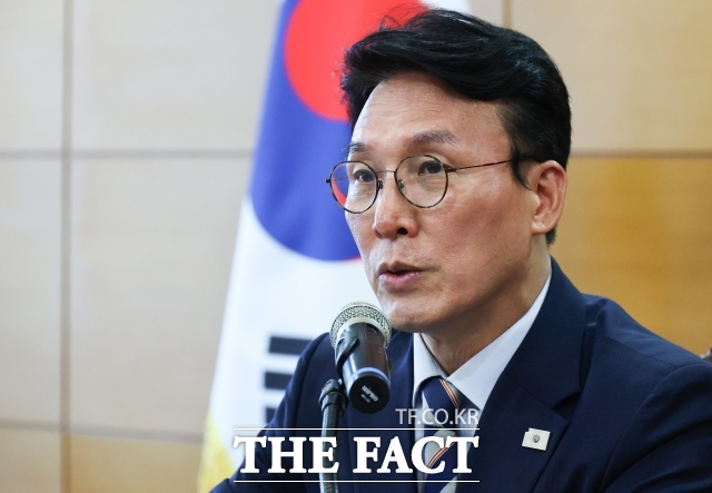 김민석 국무총리 후보자는 24일 오전 국회 인사청문회에서 모두발언을 통해 과거에 머물지 않고 혁신하는 총리, 의전에 갇히지 않는 실용적 총리, 책상에서만 일하지 않는 현장형 총리, 일방적 지시가 아닌 경청하는 소통형 총리가 되고자 힘쓰겠다고 밝혔다. /임영무 기자