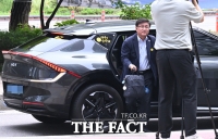  전기차 타고 출근하는 김성환 환경부 장관 후보자 [포토]