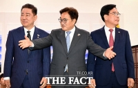  여야 원내대표, 국회의장과 상견례…추경 놓고 입장차