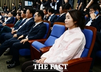  의원총회 참석한 강선우 여가부 장관 후보자 [포토]