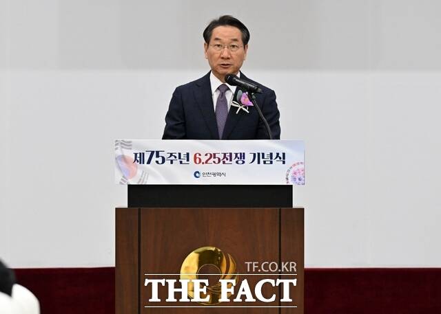 유정복 인천시장이 25일 시청 대회의실에서 열린 6.25전쟁 제75주년 기념식에서 기념사를 하고 있다. /인천시