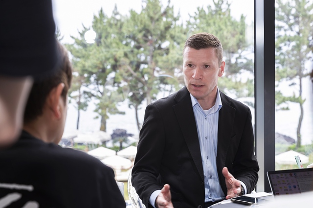 마티아스 바이틀 메르세데스-벤츠코리아 사장은 지난 23일 제주에서 열린 2025 메르세데스-벤츠 드림 라이즈(Dream Ride) in 제주 행사 중 가진 인터뷰에서 세계 최초의 마이바흐 브랜드센터를 서울 압구정에 4층 단독 건물로 조성해 다음 달 오픈할 예정이라고 밝혔다. /메르세데스-벤츠 코리아