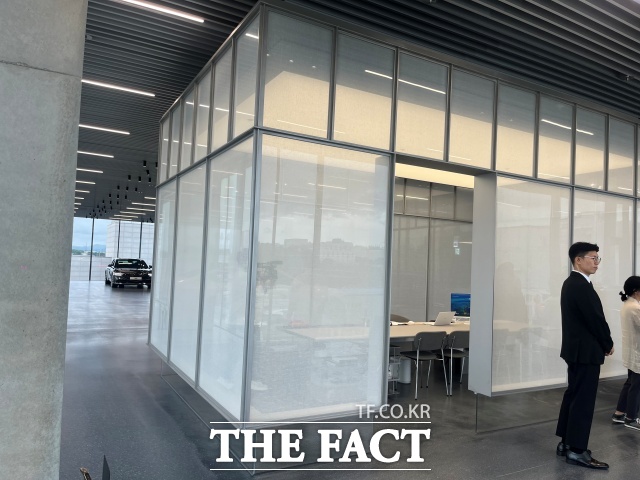 제네시스 청주 내부에 있는 고객 상담 공간 브랜드 큐브. /최의종 기자